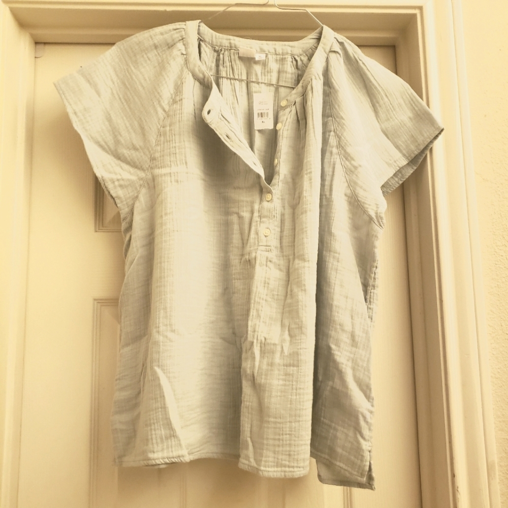 The Gap, gauzy, mint green summer shirt. Has a 5 button placket. Size XL.